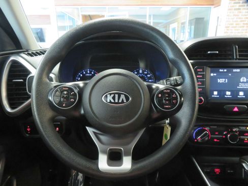 Used 2020 Kia Soul LX image 27