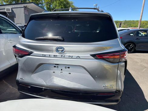 Used 2024 Toyota Sienna Limited AWD/4WD image 7