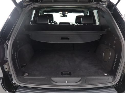 Used 2017 Jeep Grand Cherokee Altitude AWD/4WD image 7
