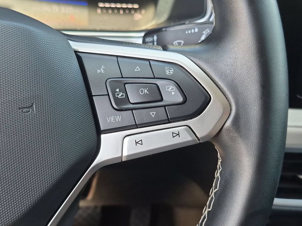 Used 2025 Volkswagen Taos SE AWD/4WD image 22