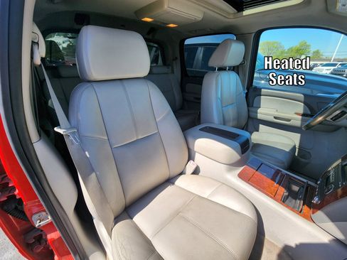Used 2008 Chevrolet Avalanche LTZ w/ LTZ Preferred Equipment Group AWD/4WD image 2