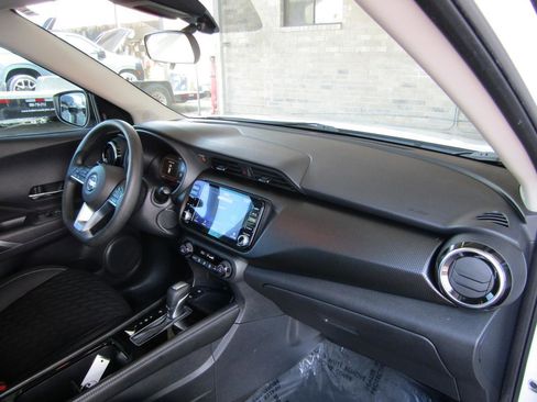 Used 2021 Nissan Kicks SV FWD image 10