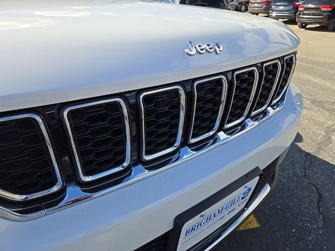 Certified 2023 Jeep Grand Cherokee Limited AWD/4WD image 4