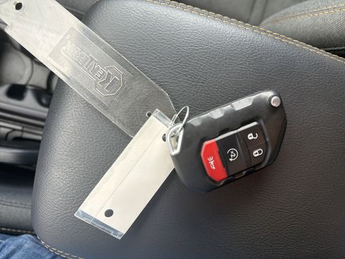 Used 2025 Jeep Wrangler Sahara AWD/4WD image 31