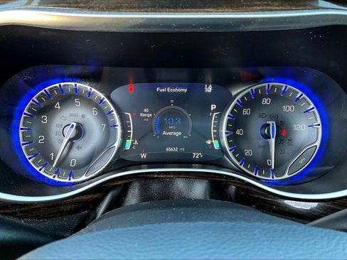 Used 2024 Chrysler Pacifica Limited FWD image 12