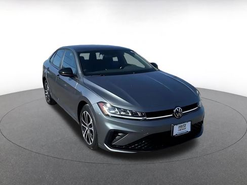 Used 2025 Volkswagen Jetta Sport image 3