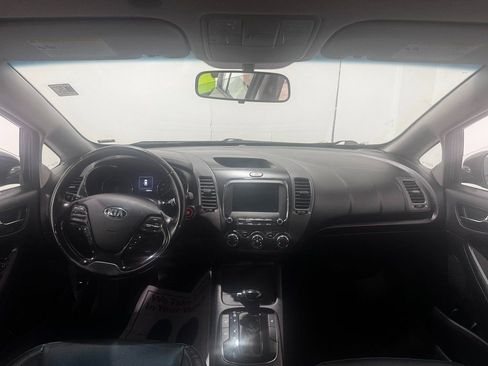 Used 2017 Kia Forte EX image 2