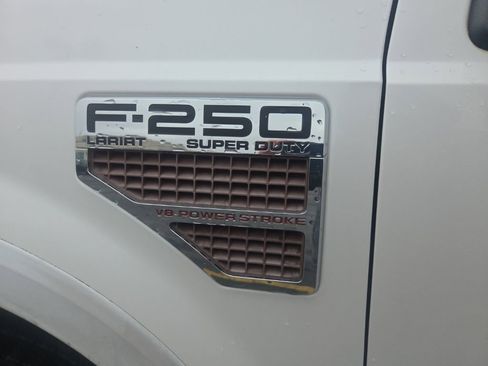 Used 2010 Ford F250 Lariat image 4