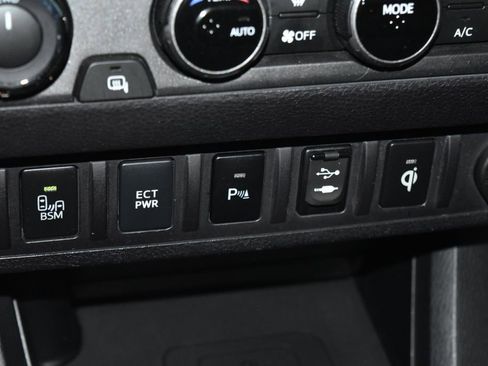 Used 2017 Toyota Tacoma TRD Off-Road image 13