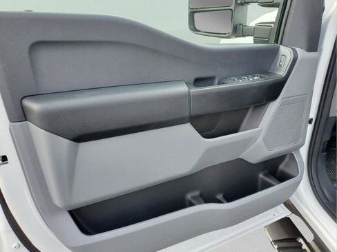 New 2025 Ford F250 XL w/ XL Chrome Package image 16