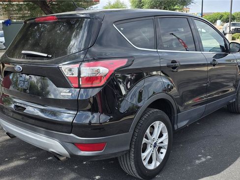 Used 2017 Ford Escape SE FWD image 5