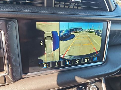 Used 2024 GMC Yukon XL Denali image 15