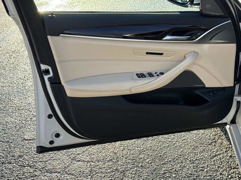 Used 2023 BMW 530i xDrive w/ Premium Package image 26