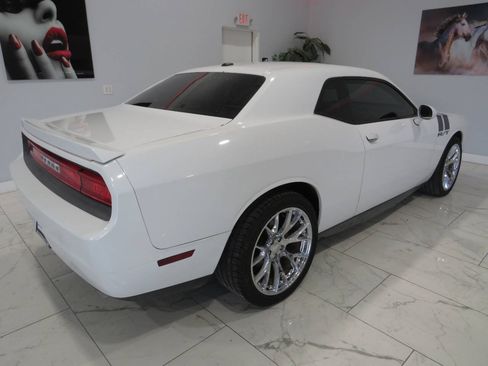 Used 2011 Dodge Challenger R/T RWD image 3