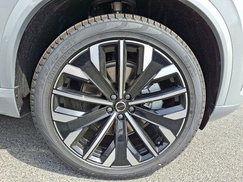 New 2025 Volvo XC90 B6 Core w/ Climate Package image 5