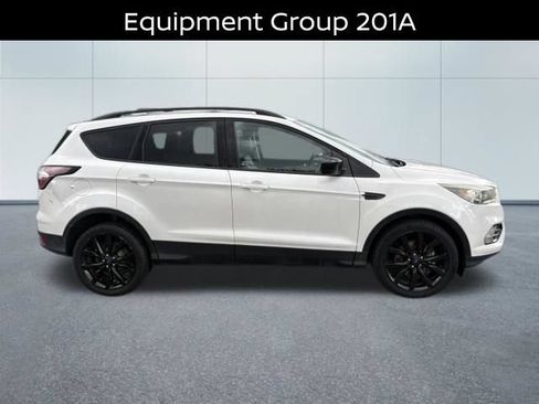 Used 2017 Ford Escape SE w/ Equipment Group 201A AWD/4WD image 2