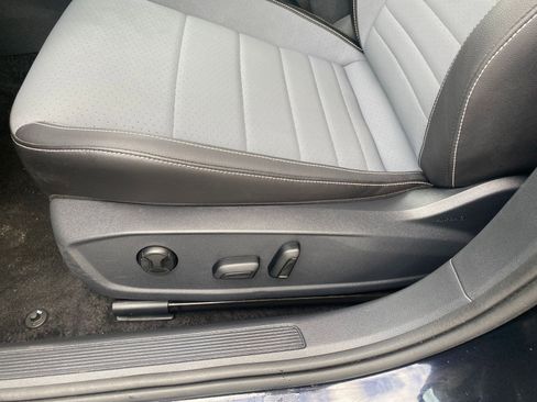 Used 2025 Volkswagen Jetta SE image 23