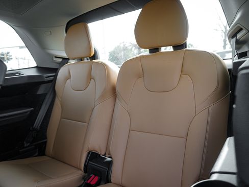 Used 2016 Volvo XC90 T6 Momentum w/ Protection Package Plus image 31