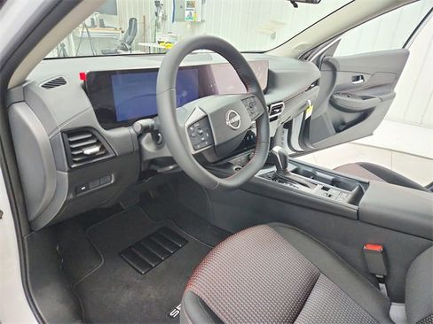 New 2026 Nissan Sentra SR w/ Floor Mat Package image 18