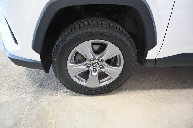 Used 2022 Toyota RAV4 LE AWD/4WD image 31