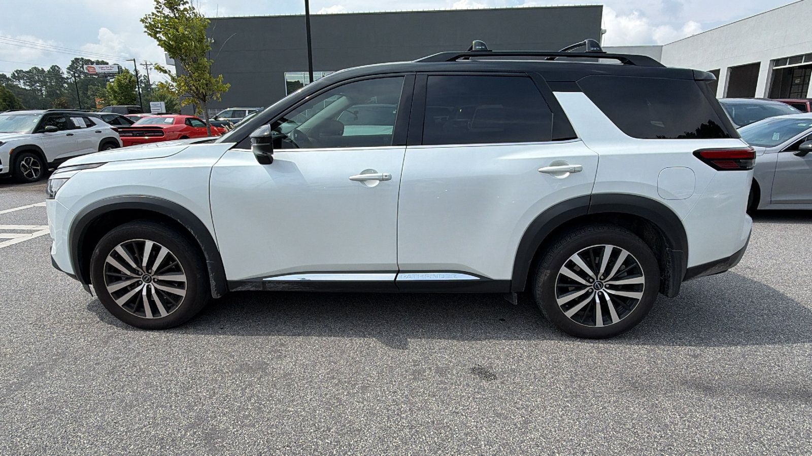 Used 2025 Nissan Pathfinder Platinum w/ Cargo Package FWD image 11