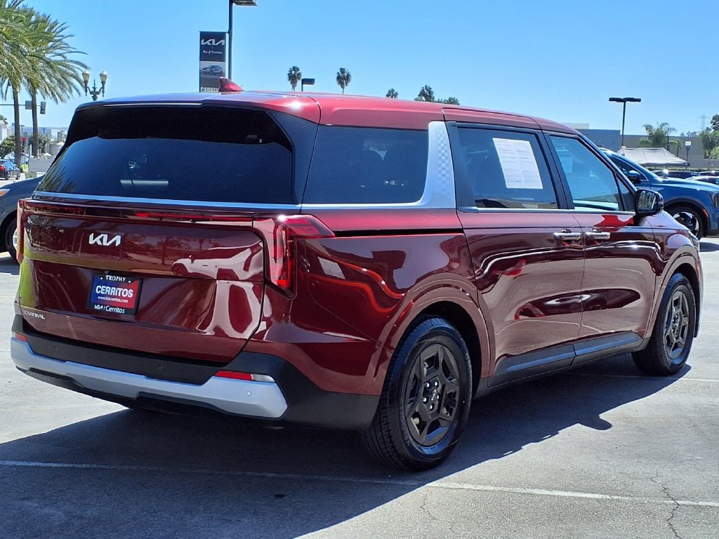 Certified 2025 Kia Carnival FWD image 7