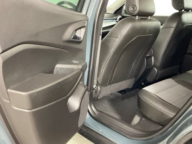 Used 2025 Chevrolet Trax LT FWD image 15
