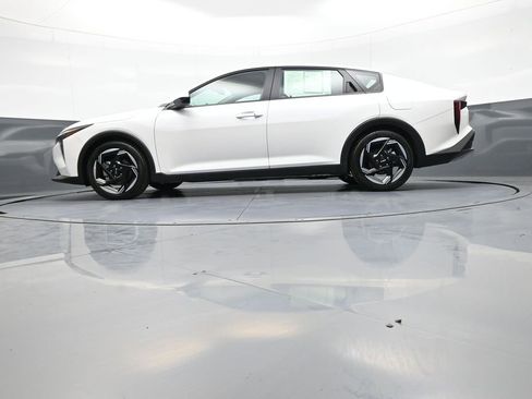 Certified 2025 Kia K4 EX FWD image 32