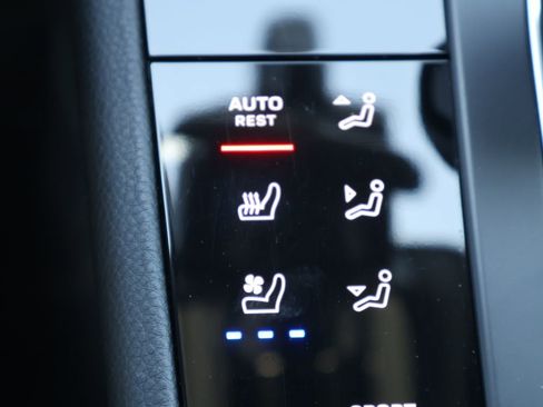 Certified 2023 Porsche Macan S AWD/4WD image 27