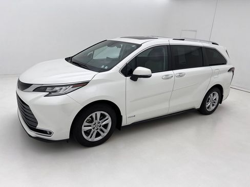 Used 2021 Toyota Sienna Limited AWD/4WD image 5