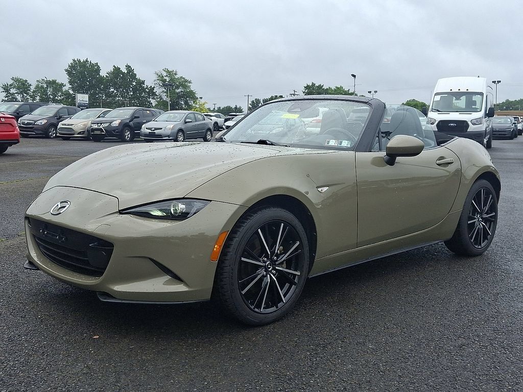 Used 2024 MAZDA MX-5 Miata Grand Touring w/ Weather Package RWD image 3