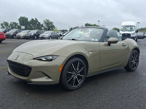 Used 2024 MAZDA MX-5 Miata Grand Touring w/ Weather Package RWD image 3