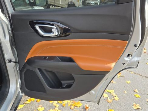 Used 2024 Jeep Compass Limited image 8