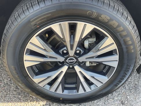 Used 2023 Nissan Rogue SV image 7