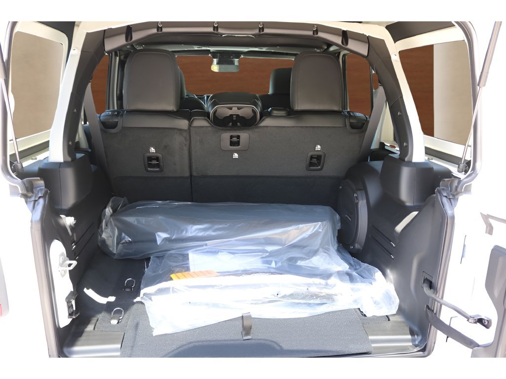 New 2026 Jeep Wrangler Unlimited Sahara AWD/4WD image 17