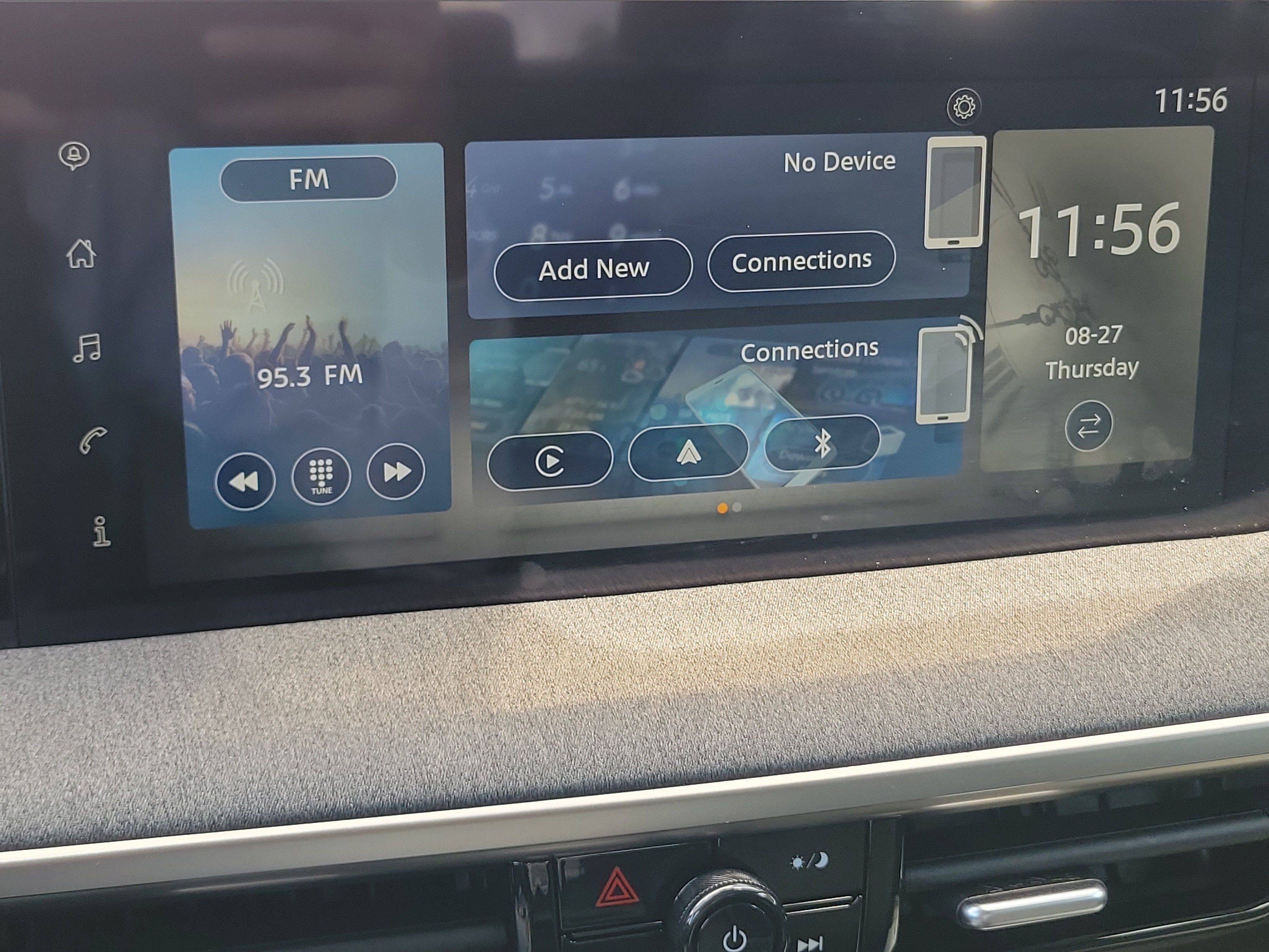 Used 2025 Nissan Kicks SV FWD image 25
