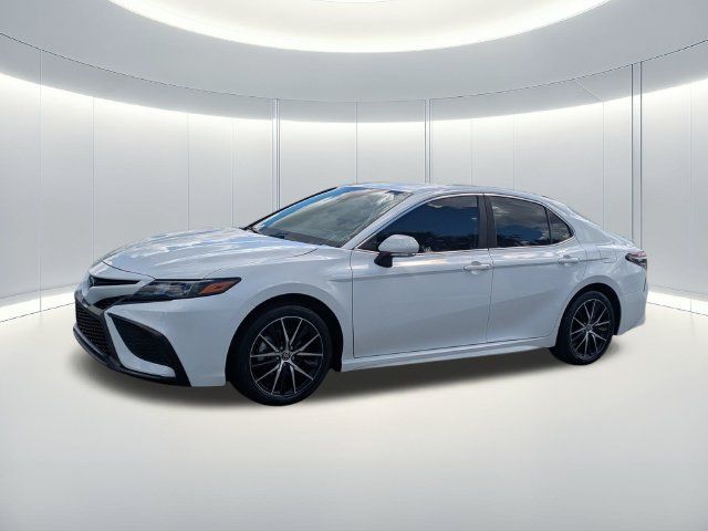 Used 2024 Toyota Camry SE FWD image 1