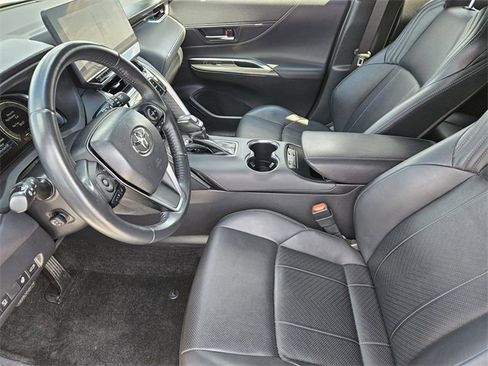 Used 2023 Toyota Venza Limited image 13