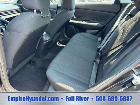 Used 2022 Hyundai Elantra SEL w/ Convenience + Premium Package FWD image 10