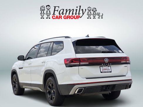 Used 2024 Volkswagen Atlas Peak Edition SE image 3