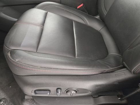 Used 2024 Chevrolet Traverse RS FWD image 25