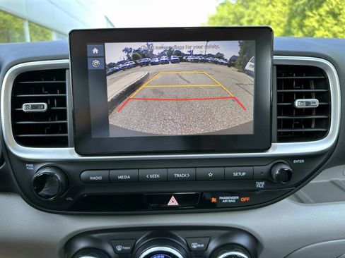 Used 2023 Hyundai Venue SEL FWD image 21