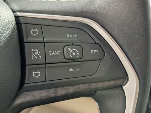 Used 2023 Jeep Grand Cherokee L Limited AWD/4WD image 17