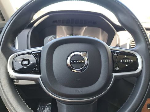 Used 2022 Volvo XC90 T6 Momentum w/ Climate Package image 10