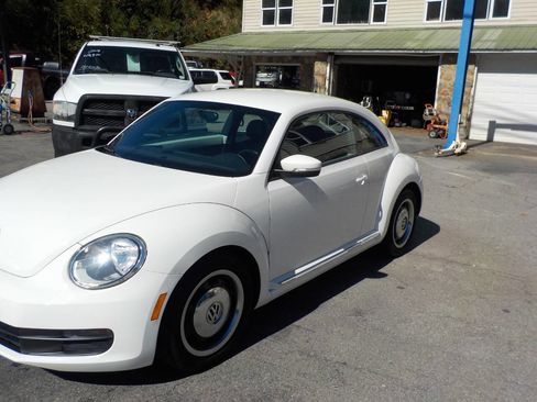 Used 2012 Volkswagen Beetle 2.5 image 3
