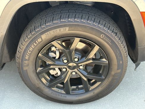 Used 2024 Jeep Grand Cherokee Altitude AWD/4WD image 30