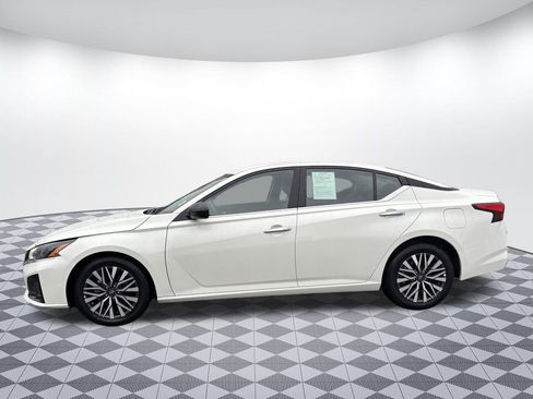 Used 2025 Nissan Altima 2.5 SV image 4