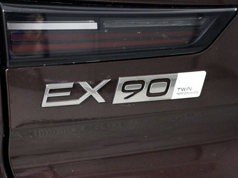 New 2025 Volvo EX90 Ultra w/ Protection Package Premier image 15