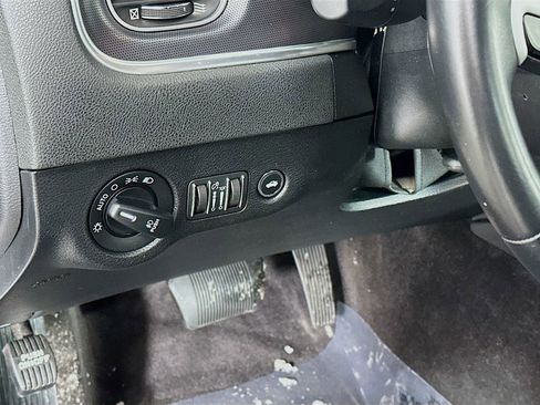 Used 2017 Dodge Charger SXT image 15