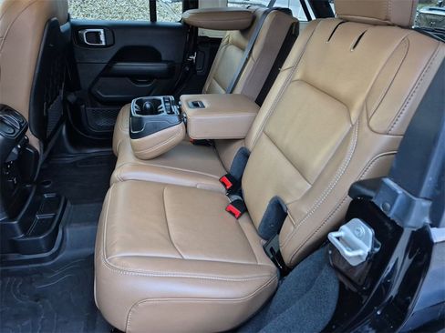 Used 2023 Jeep Wrangler Unlimited Rubicon w/ LED Lighting Group image 30